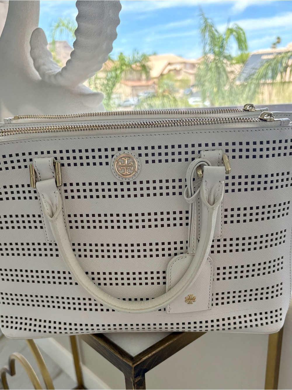 Tory Burch Robinson White Perforated Leather Tote Dble Zip bag Gold metal Medium - Picture 12 of 12